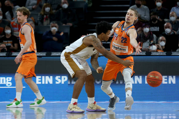 更沉稳的球 更沉稳的球